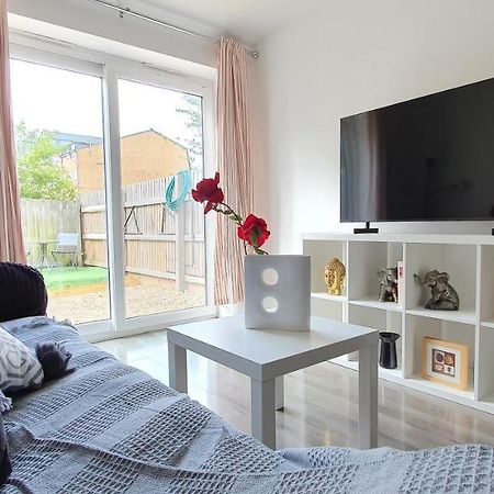 Trendy, Modern Garden Posh Peckham Apartment ลอนดอน ภายนอก รูปภาพ