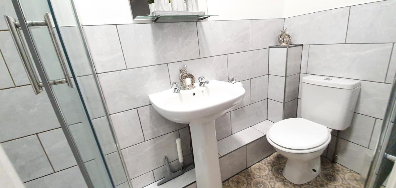 Trendy, Modern Garden Posh Peckham Apartment ลอนดอน ภายนอก รูปภาพ