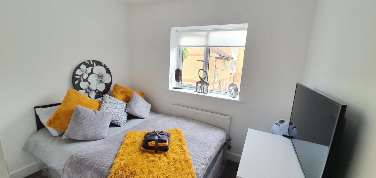 Trendy, Modern Garden Posh Peckham Apartment ลอนดอน ภายนอก รูปภาพ