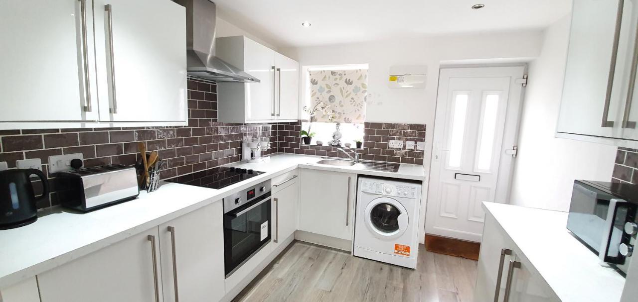 Trendy, Modern Garden Posh Peckham Apartment ลอนดอน ภายนอก รูปภาพ