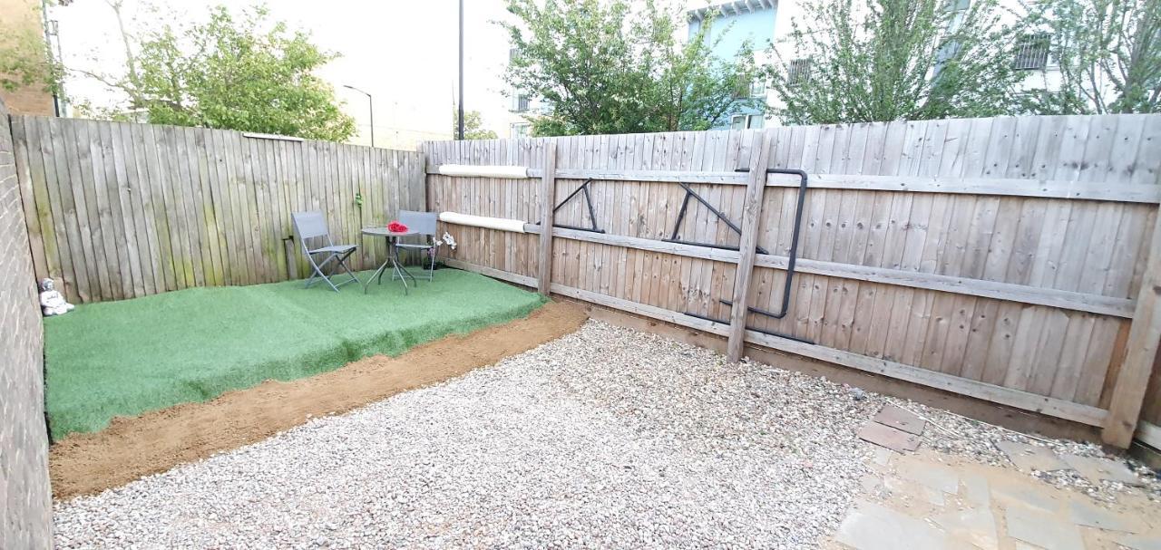 Trendy, Modern Garden Posh Peckham Apartment ลอนดอน ภายนอก รูปภาพ