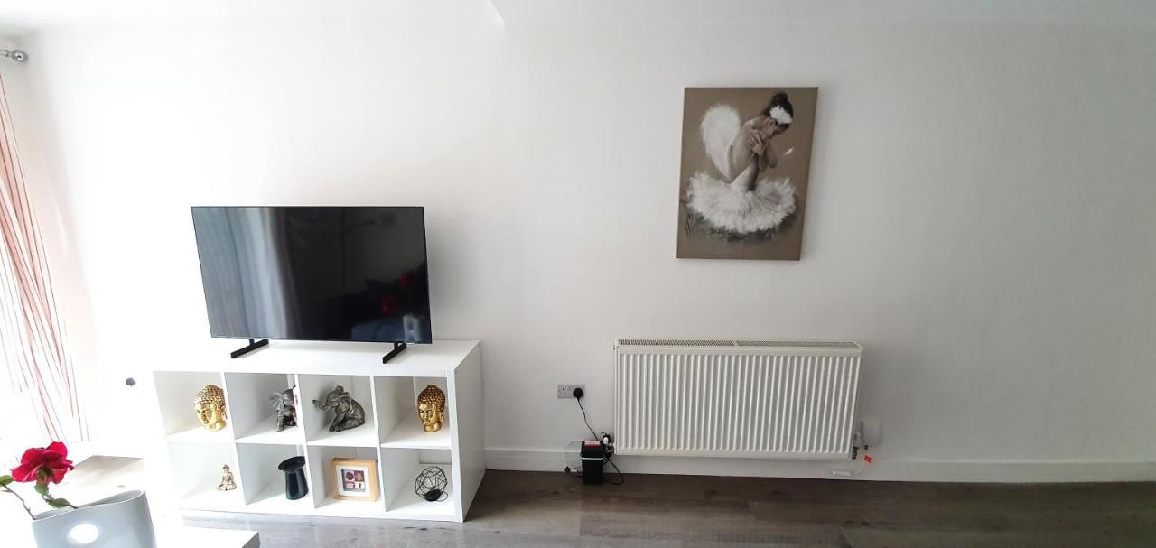 Trendy, Modern Garden Posh Peckham Apartment ลอนดอน ภายนอก รูปภาพ